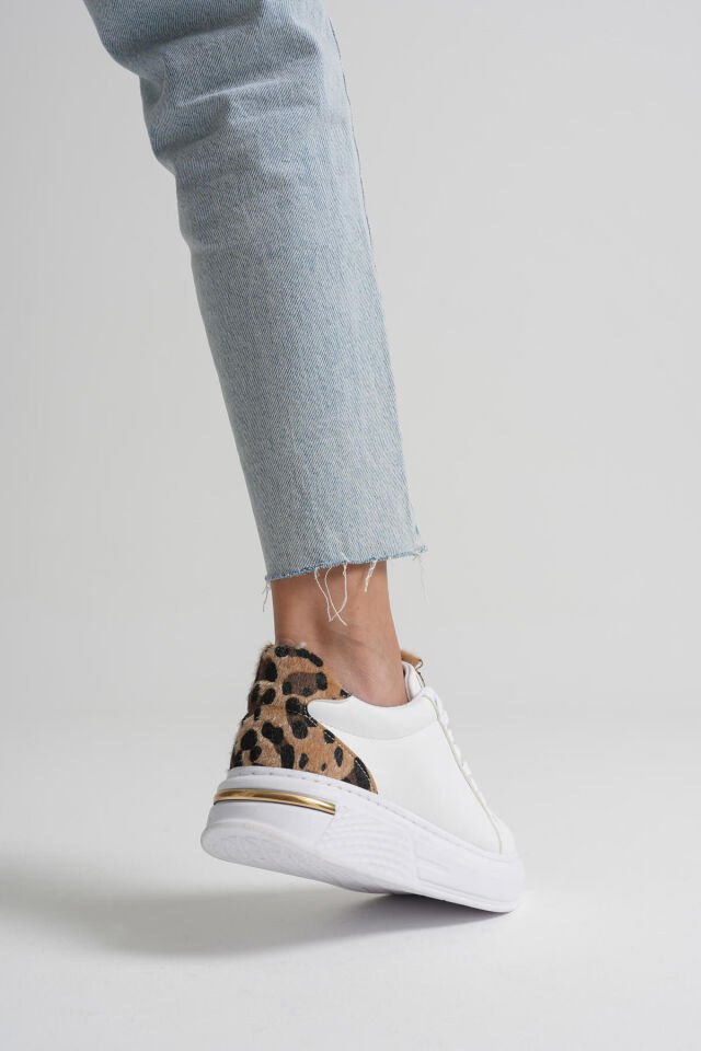 Leopar Detaylı Beyaz Kadın Spor Ayakkabı TR01MS03C