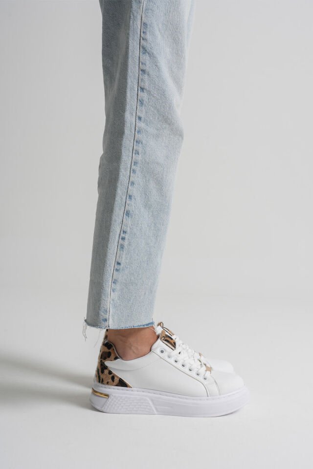 Leopar Detaylı Beyaz Kadın Spor Ayakkabı TR01MS03C